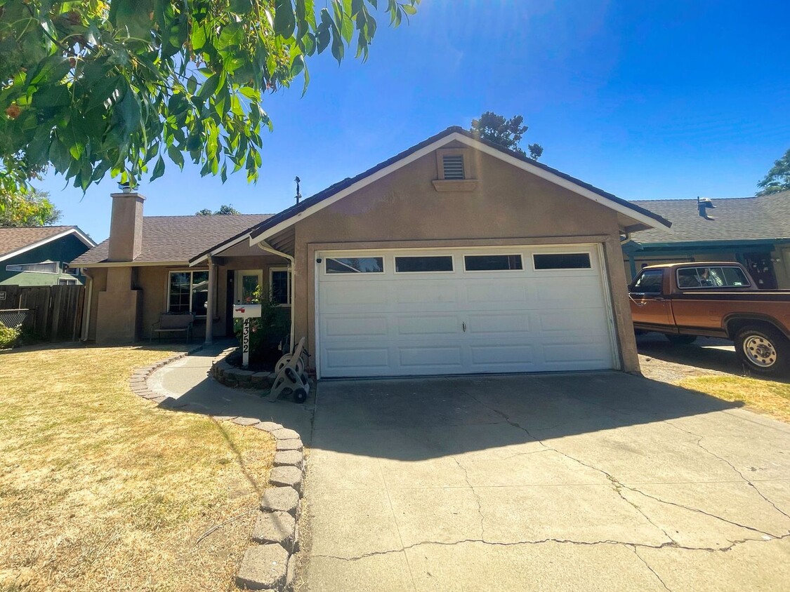 Foto principal - Recently updated 3 bedroom 2 bath Fremont ...