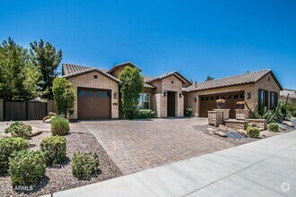 Building Photo - 3009 E Valencia Dr