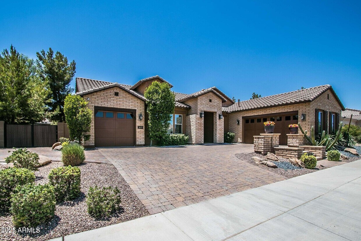 Foto principal - 3009 E Valencia Dr