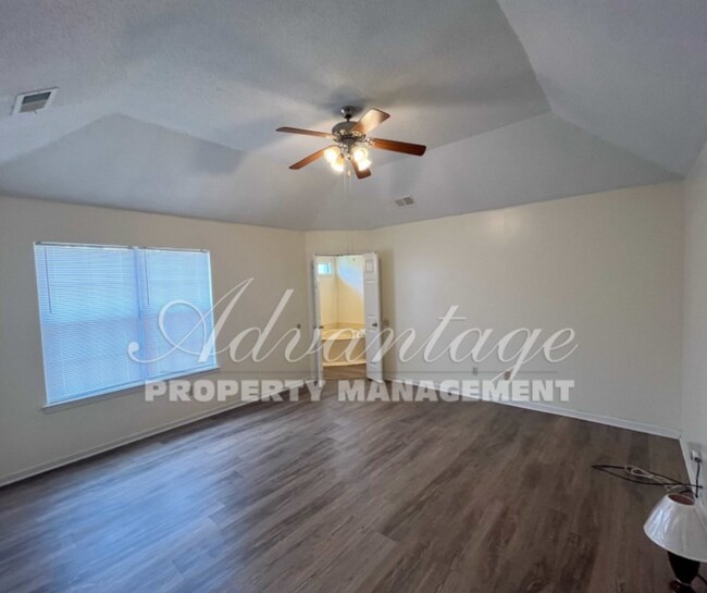 Building Photo - Newly Renovated Home In Riverdale