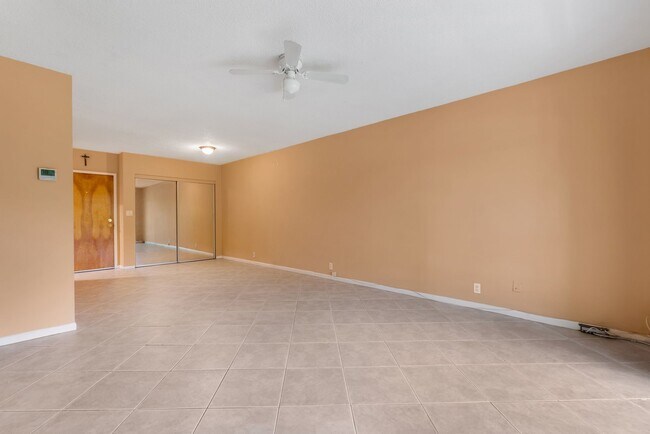 Foto del edificio - 3111 Oakland Shores Dr