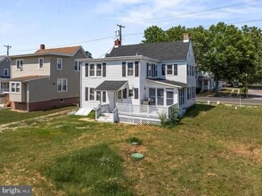 Building Photo - 348 Main St