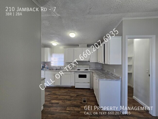 Building Photo - 210 Jamback Rd