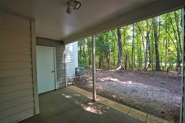 Building Photo - 37 Rumson Ct