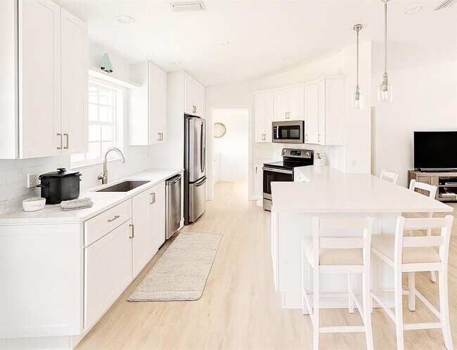 Building Photo - 7630 Pesaro Dr