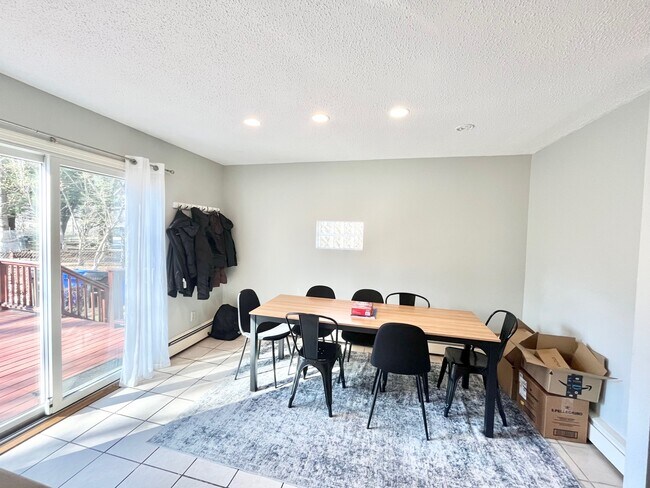Foto del edificio - 148 Thorndike St