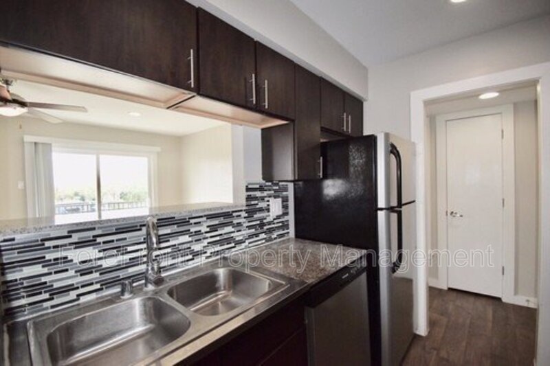 Primary Photo - 731 Byrnes Dr