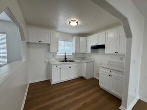 Building Photo - 1309 W 96th St