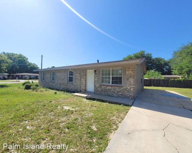 Building Photo - 5 br, 1.5 bath House - 215 Combs Manor Ct