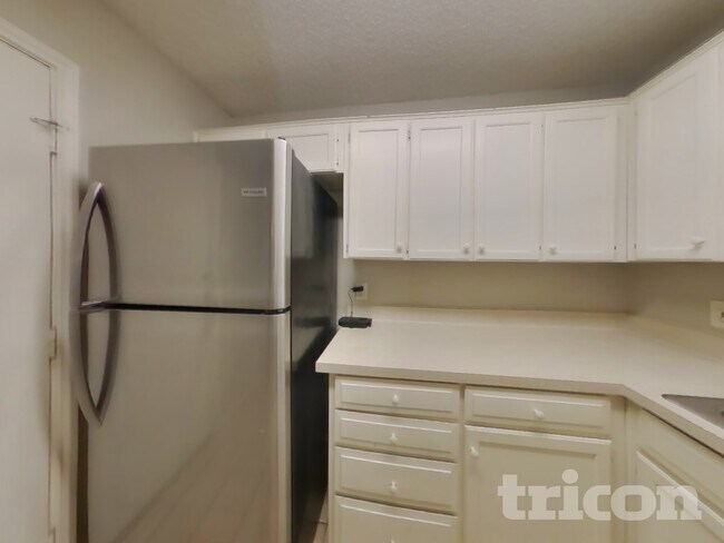 Building Photo - 6705 Lampe Ct