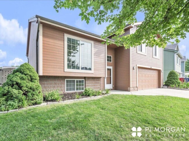 Building Photo - 16872 Larimore Ave