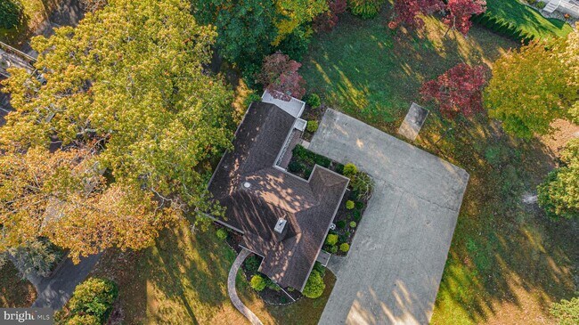 Building Photo - 862 Central Ave