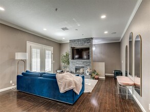 Building Photo - 6162 N Brookline Ave