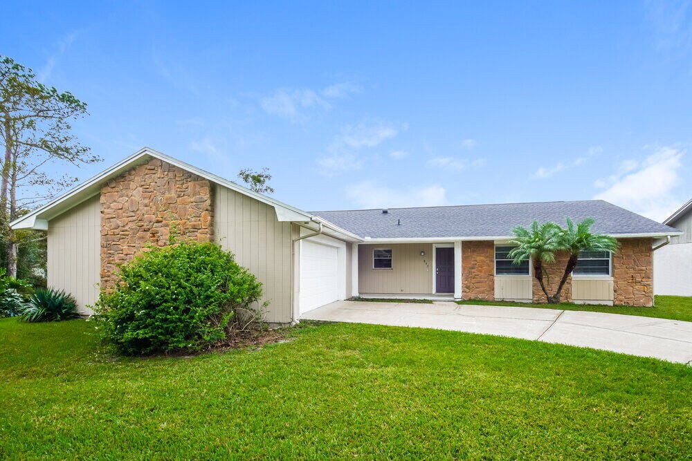 Primary Photo - 893 Benchwood Dr