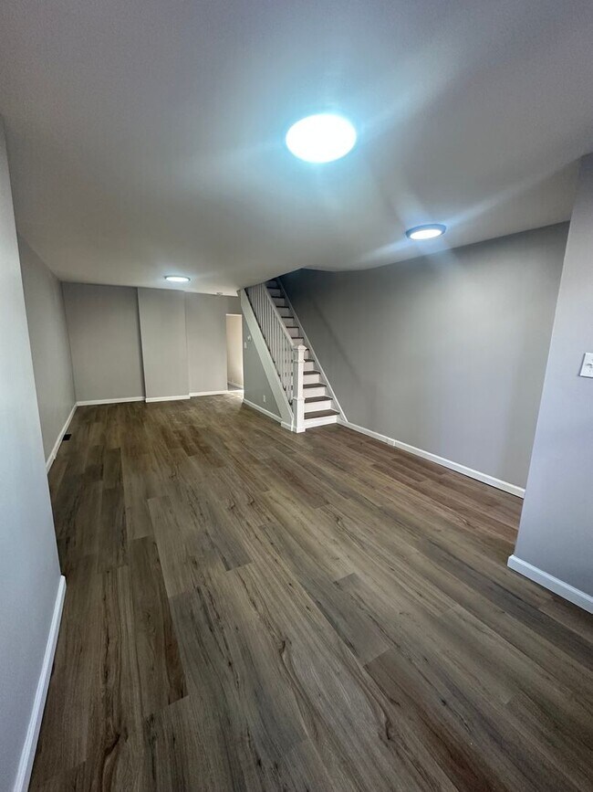 Building Photo - 2210 Greenwich St