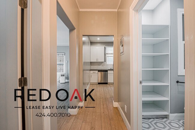 Foto del edificio - 681 Shatto Pl