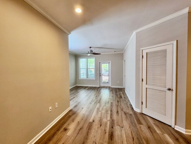 Building Photo - Two bedroom condo at 254 Seven Farms - Dan...