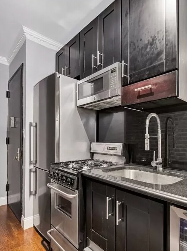 Foto del edificio - 218 E 25th St