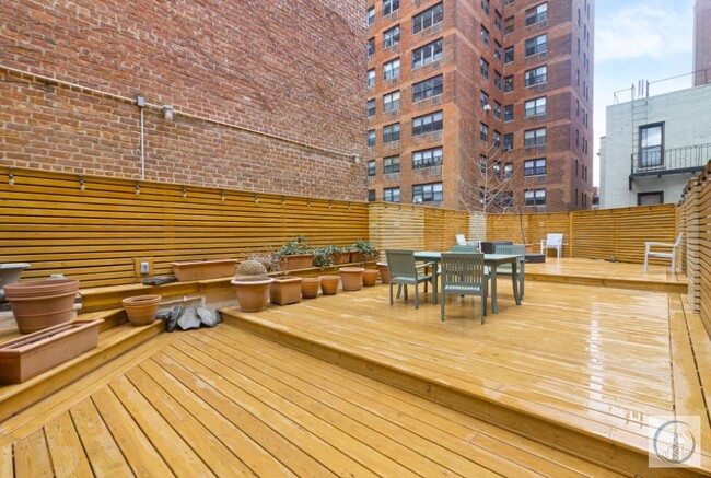 Foto del edificio - 240 E 80th St