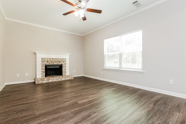 Foto del edificio - 412 Fieldcrest Dr