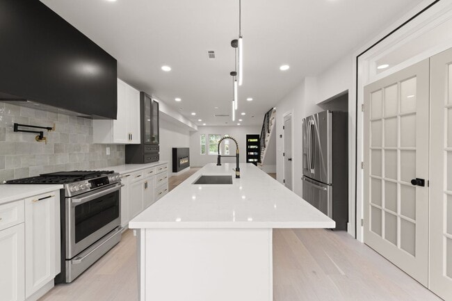 Building Photo - DC1026