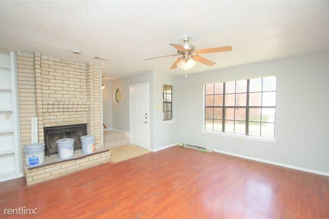 Building Photo - 2 br, 2.5 bath House - 9606 Woodvale Dr