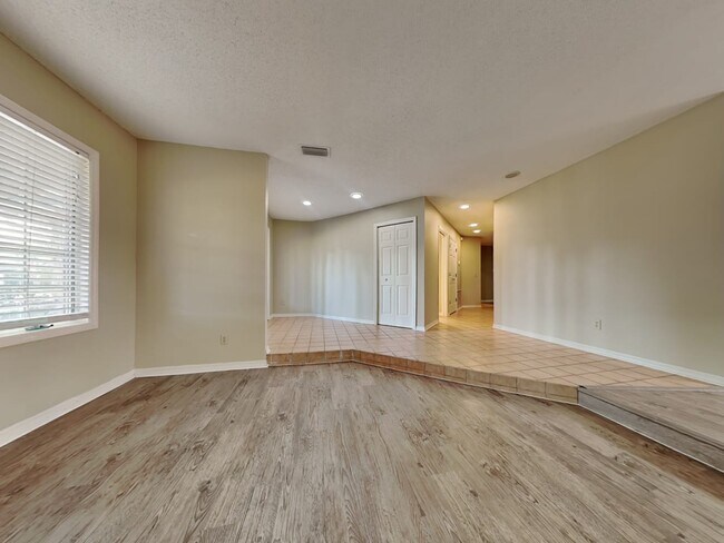 Building Photo - 9305 Pebble Creek Dr