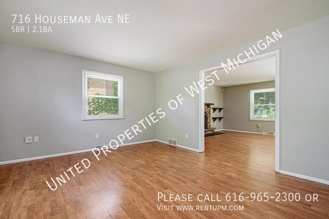 Building Photo - Available Now | 5 Bedroom, 2.5 Bath Single...