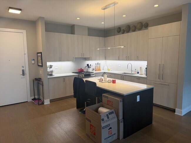 Foto del edificio - 1701 W Webster Ave