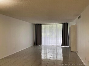 Building Photo - 2751 S Palm Aire Dr