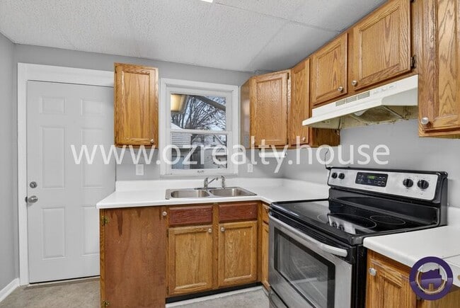 Building Photo - 450 2nd St