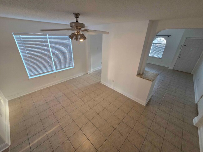 Foto del edificio - 1033 Lakeview Ct