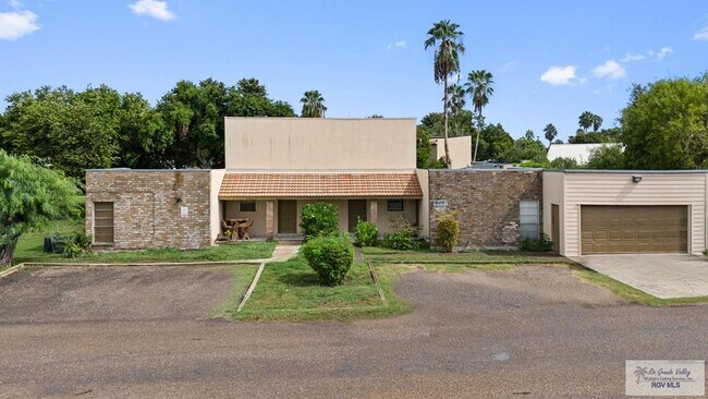 Foto del edificio - 805 Continental Dr
