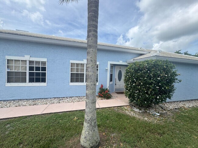 Foto del edificio - 3 bedroom 2 bath NE Palm Bay