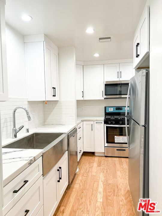 Foto del edificio - 8755 Ashcroft Ave