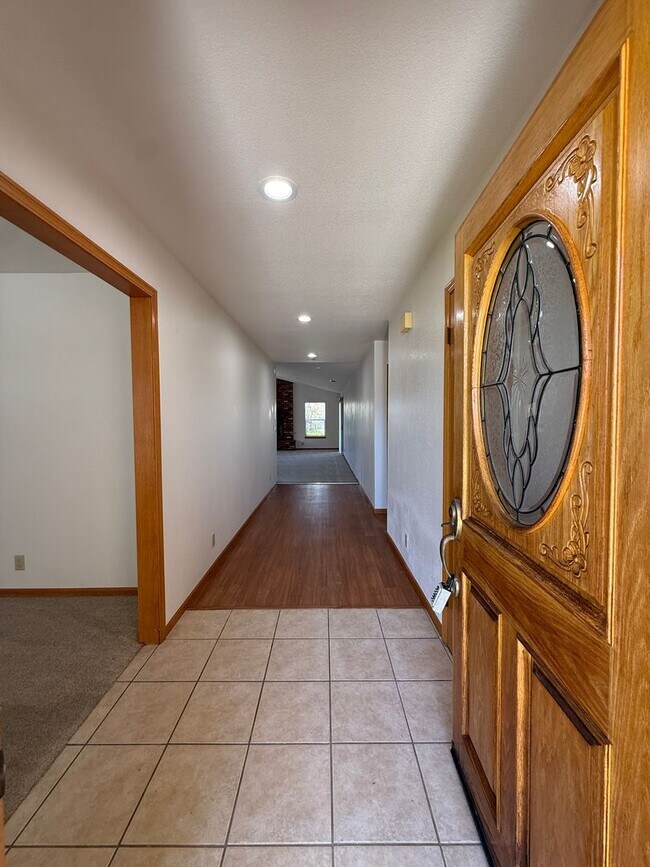 Foto del edificio - Beautiful Orcutt Custom Single Story Home on a Cul-De-Sac in Creekside Development