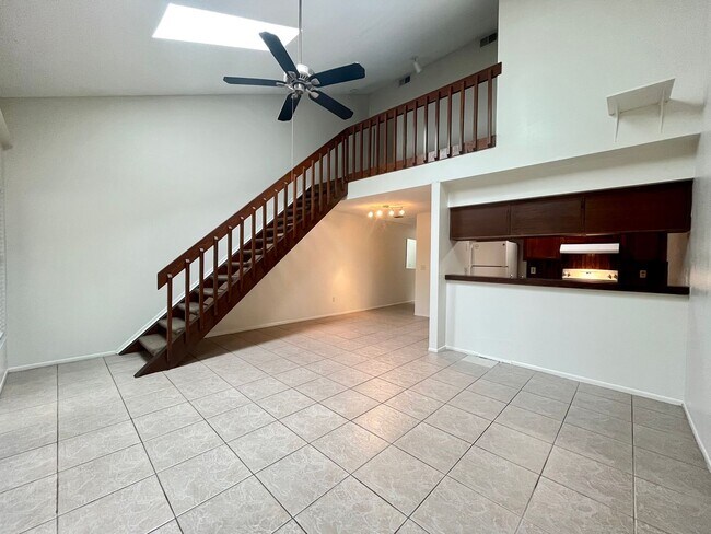 Foto del edificio - Two bedroom two bath townhome near UCF and...