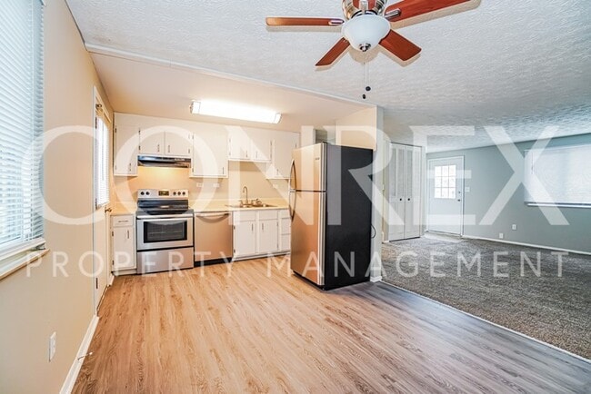 Building Photo - Charming 3 Bedroom with Attached Car Garage!