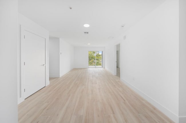 Foto del edificio - 32 NW 14th Ave