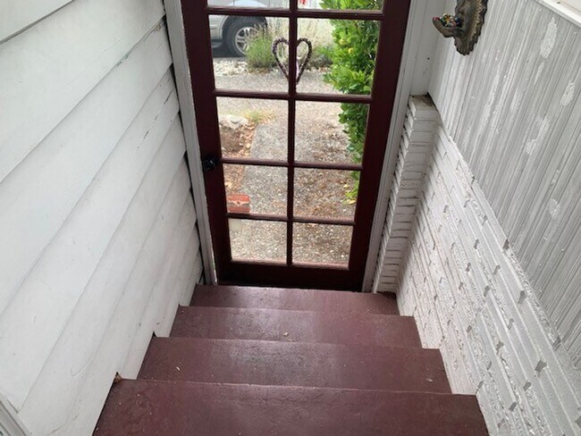 Foto del edificio - Charming Maple Leaf 3 bedroom, 2 bath 1300...