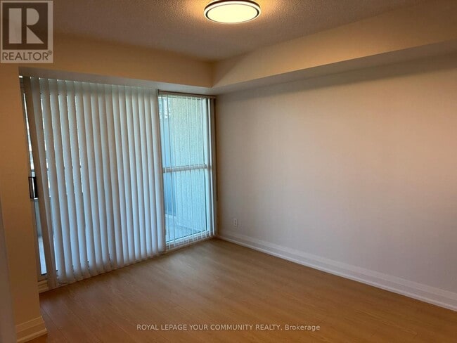 Building Photo - 23-2223 Hollywood Ave