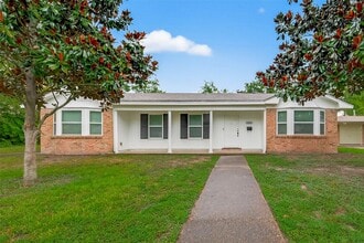 Building Photo - 8210 Edgemoor Dr