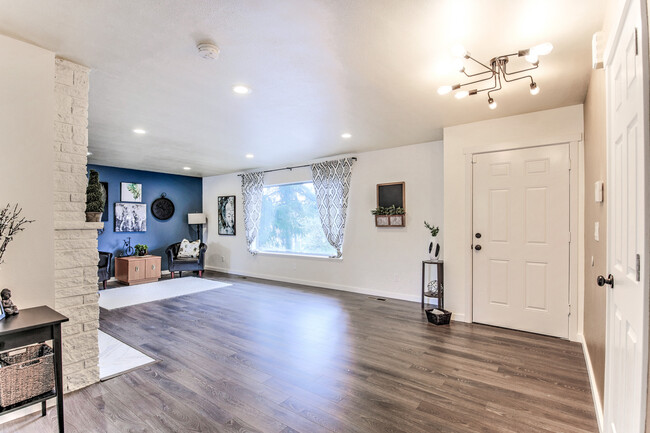 Building Photo - 3834 S 19th St