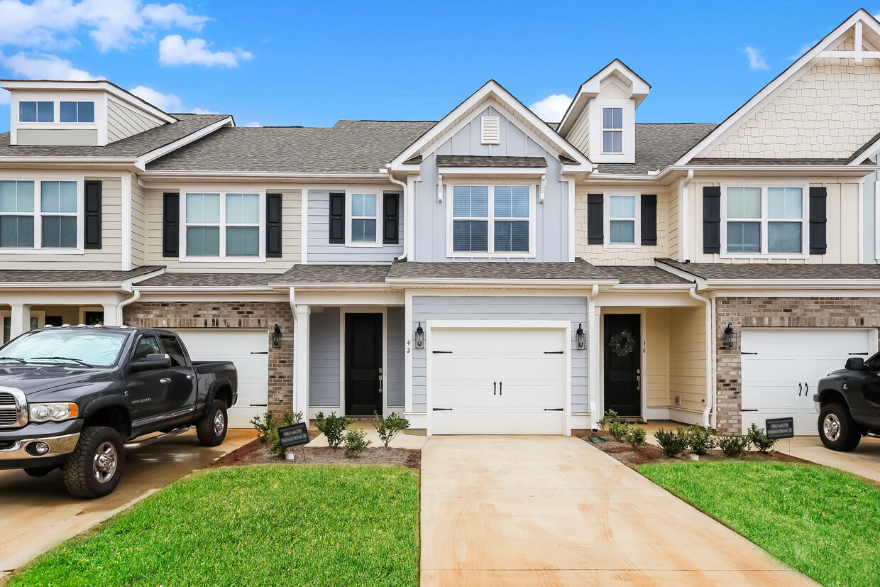 Primary Photo - 42 Red Horse Way, Greer, SC