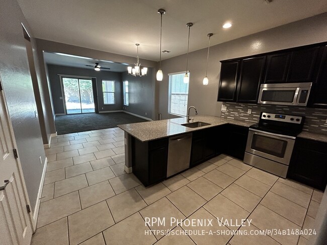 Building Photo - 3 Bed / 2 Bath Verrado home in Warm Gray P...