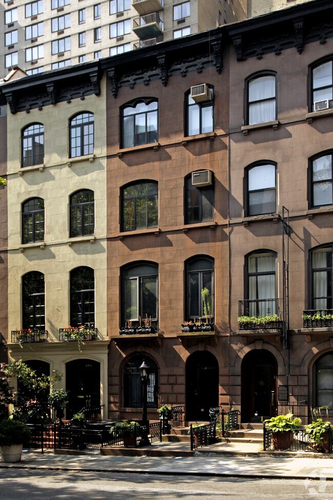 Foto principal - 108 E 35th St
