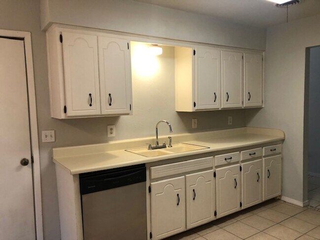Foto del edificio - 5222 Clearwater Ct