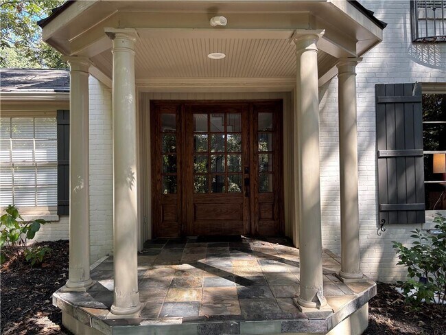 Foto del edificio - 45 Blackland Rd NW