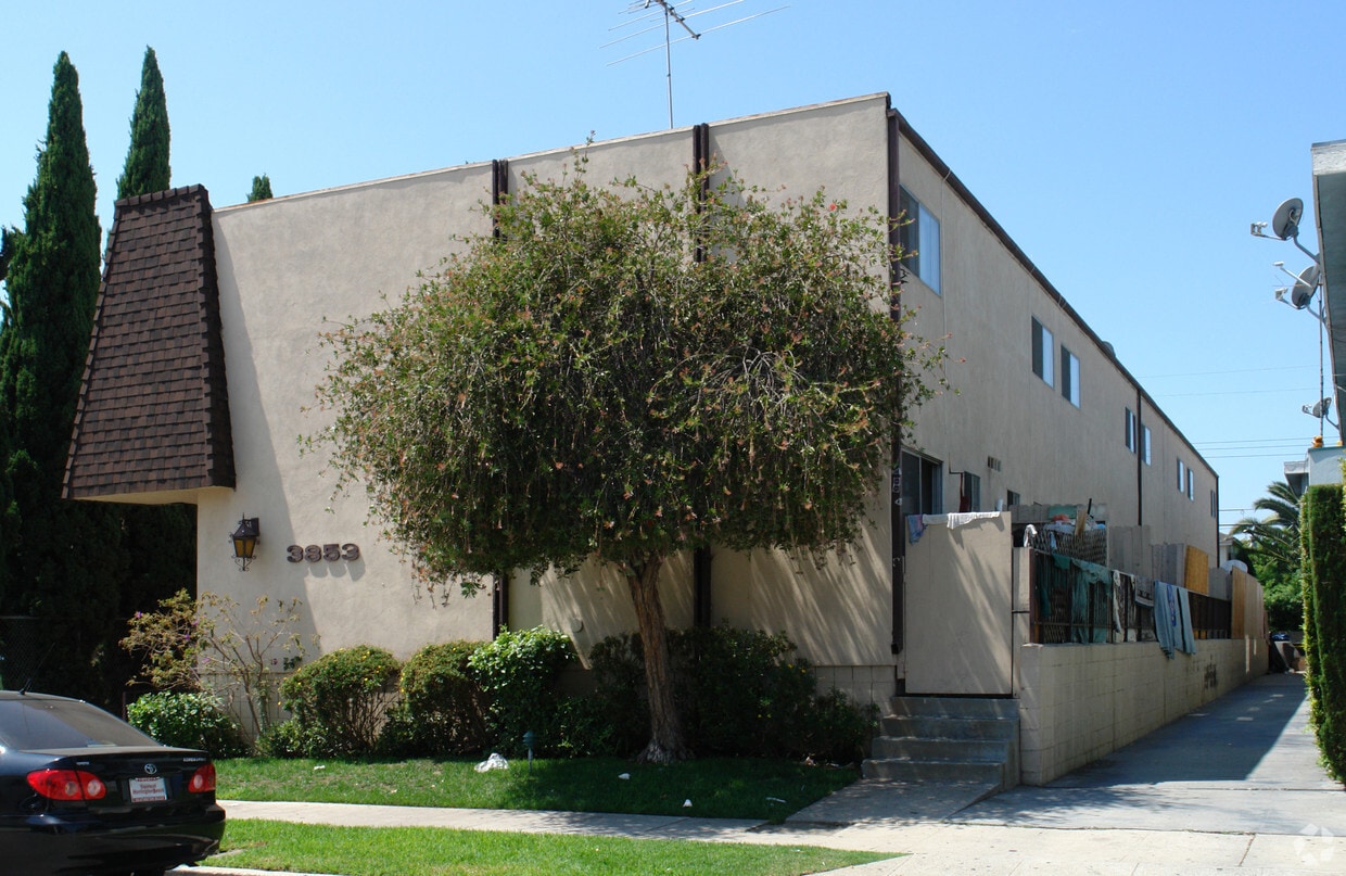 Building Photo - 3853 Prospect Ave