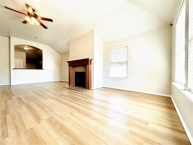 Building Photo - 2120 Mill Creek Way